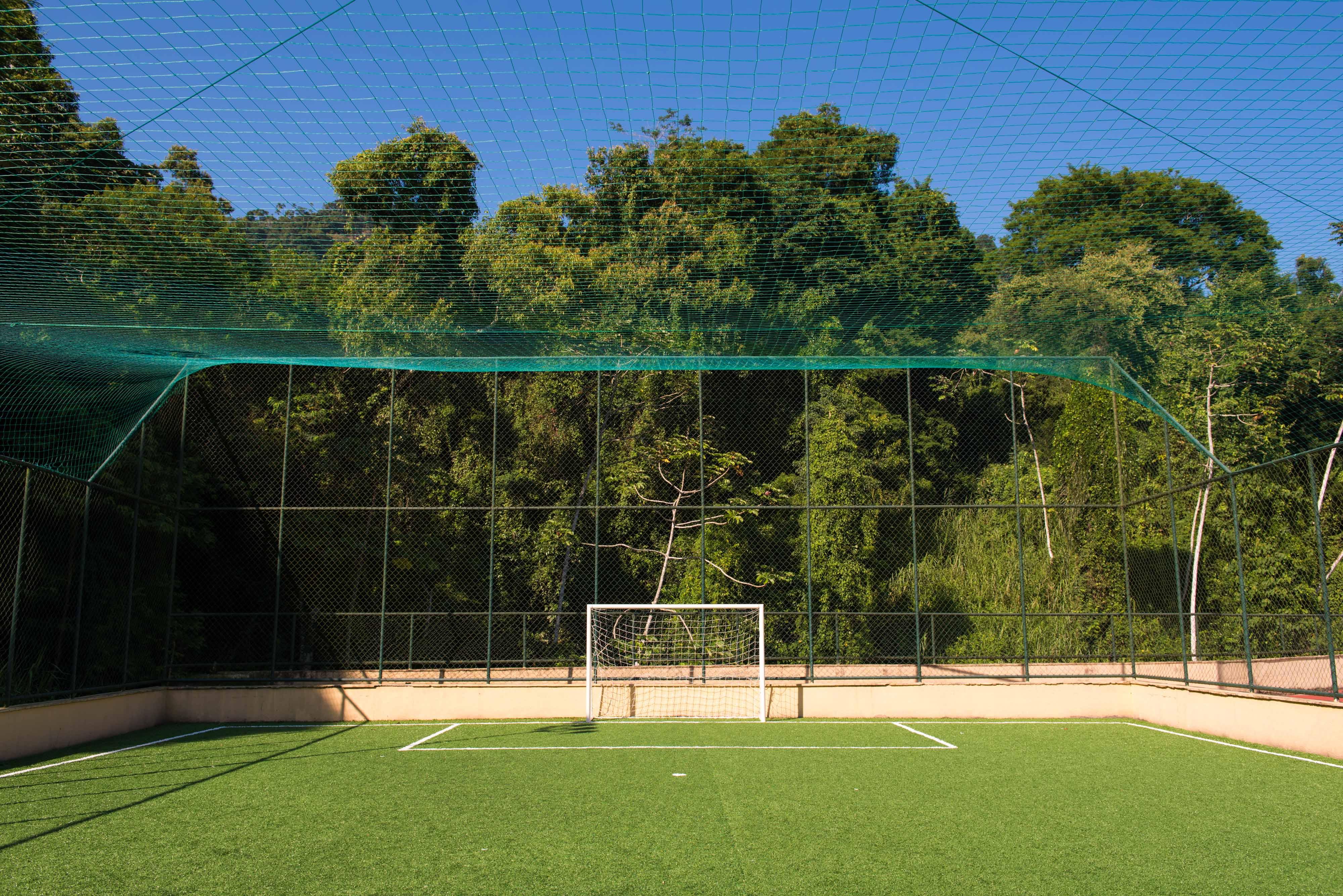 Vila Gale Eco Resort Angra Angra dos Reis Kültér fotó The football pitch at the school
